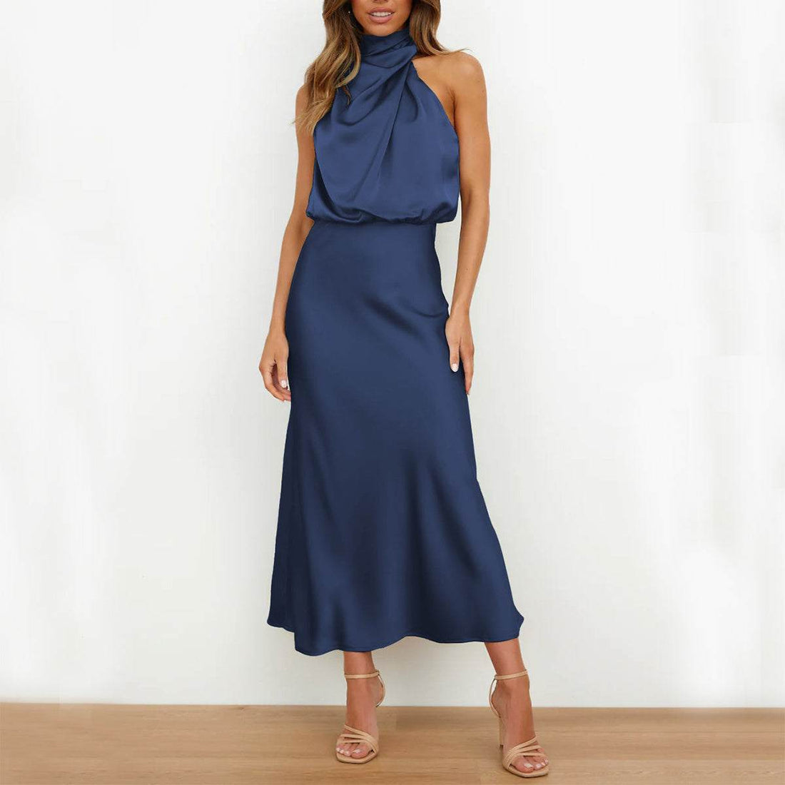 Dames zomerjurk zonder mouwen in beige met halterhals en vloerlengte, polyester stof, diverse kleuren beschikbaar