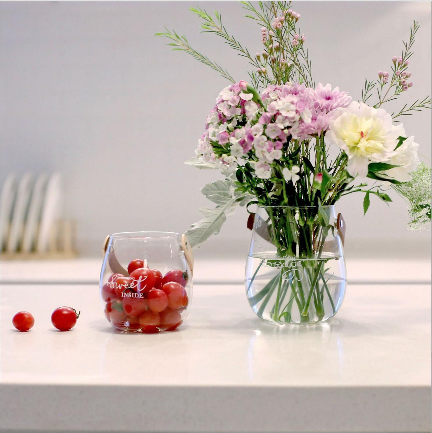Glazen vaas met bloemenarrangement, gedroogd fruit Nexora Store