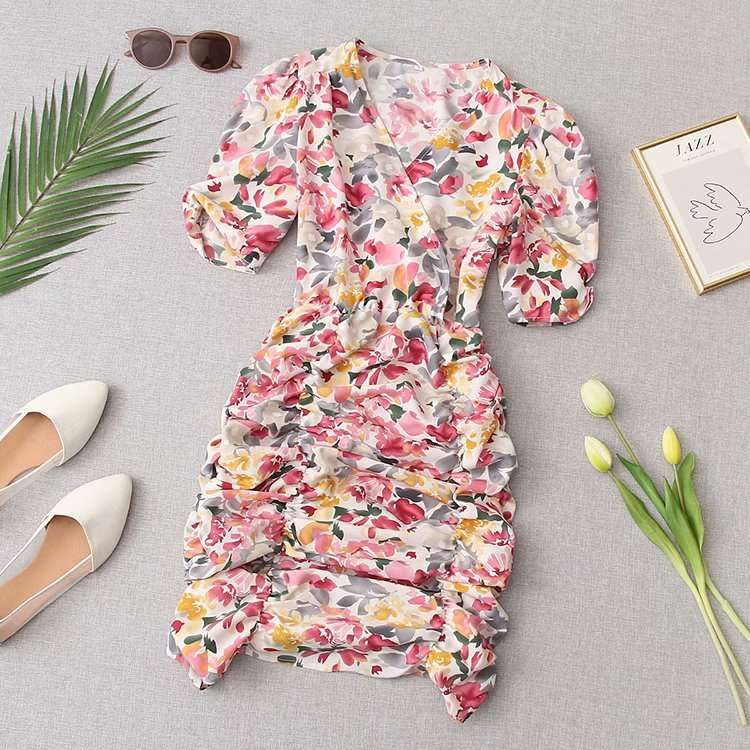 V-hals jurk met bloemenprint, plooien en pofmouwen in pastorale stijl