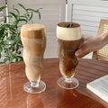 Pangpang Koffiekopje modern irregular shaped glass coffee cups with cold drinks on wooden table