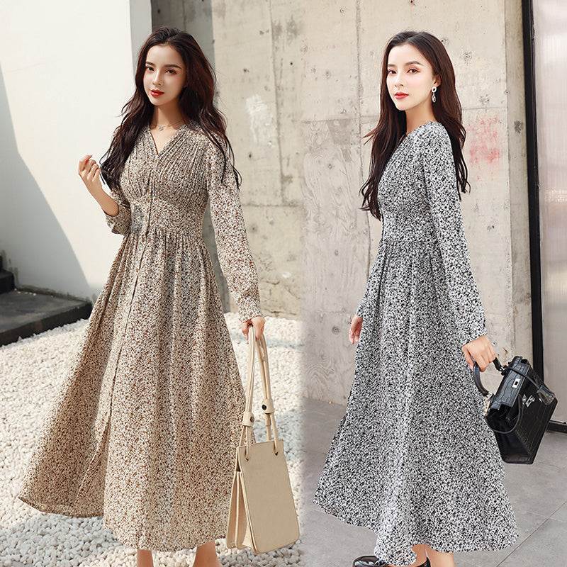 V-hals jurk met bloemenprint en lange mouwen in beige en zwart