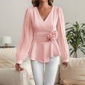 Roze taille-strakke V-hals blouse met lange mouwen en driedimensionale bloemen decoratie