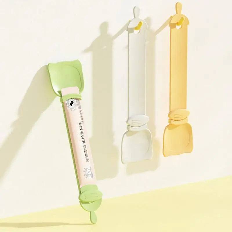 Kattenstripvoeder handige herbruikbare kattenlepel in groen, wit en oranje voor natvoer en snacks