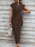 Elegante gestreepte jurk met tailleband, ronde hals, korte mouwen en lang patroon Nexora Store