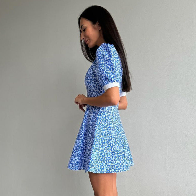 Blauwe bloemenjurk met hoge taille en revers Nexora Store