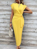 Elegante gestreepte jurk met tailleband, ronde hals, korte mouwen en lang patroon Nexora Store