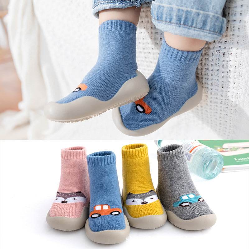 Colorful baby floor socks and shoes with cute cartoon designs, warm and thick terry material for autumn and winter.