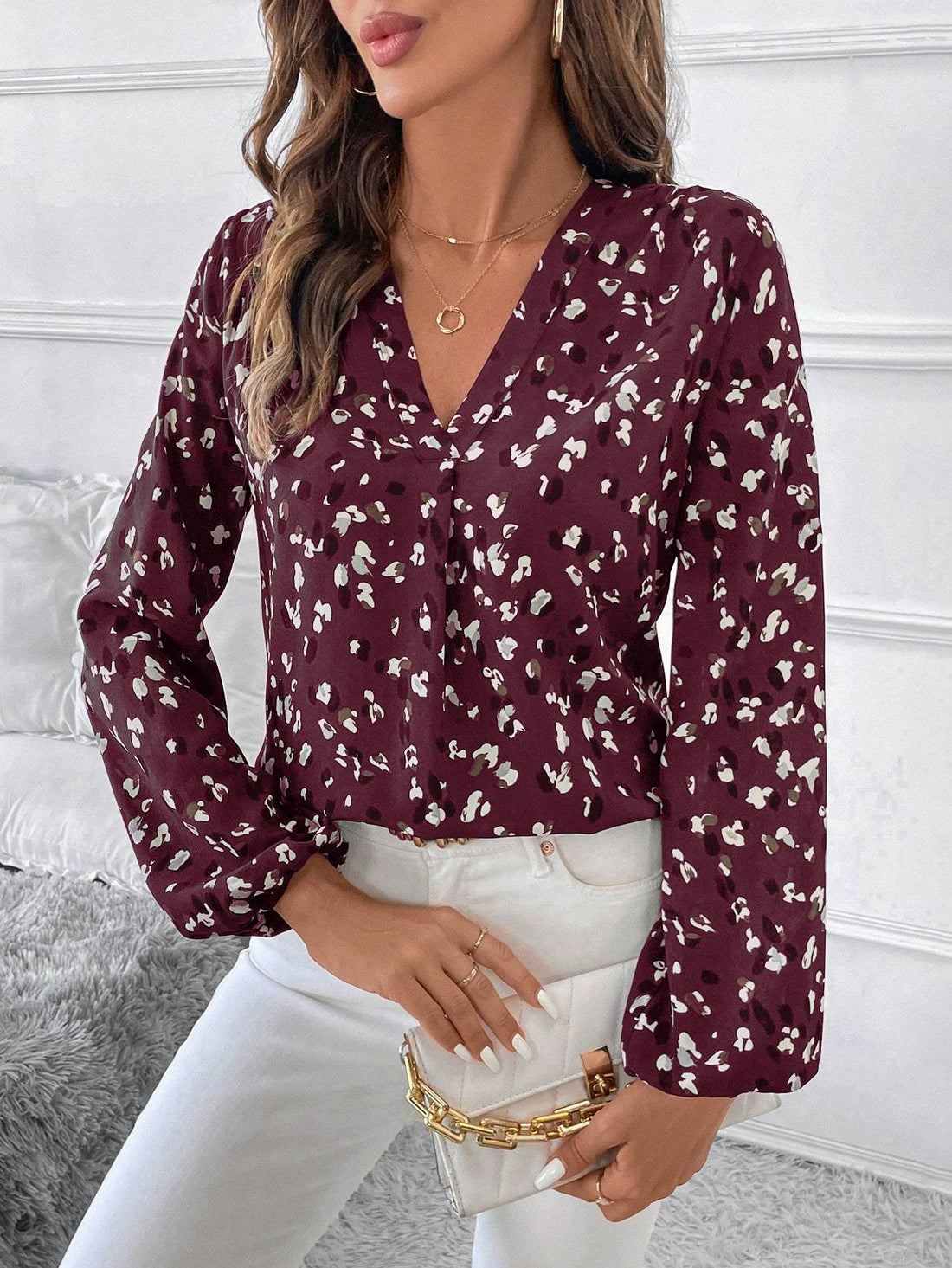 Elegante blouse met lange mouwen en V-hals in bordeaux met wit patroon voor dames