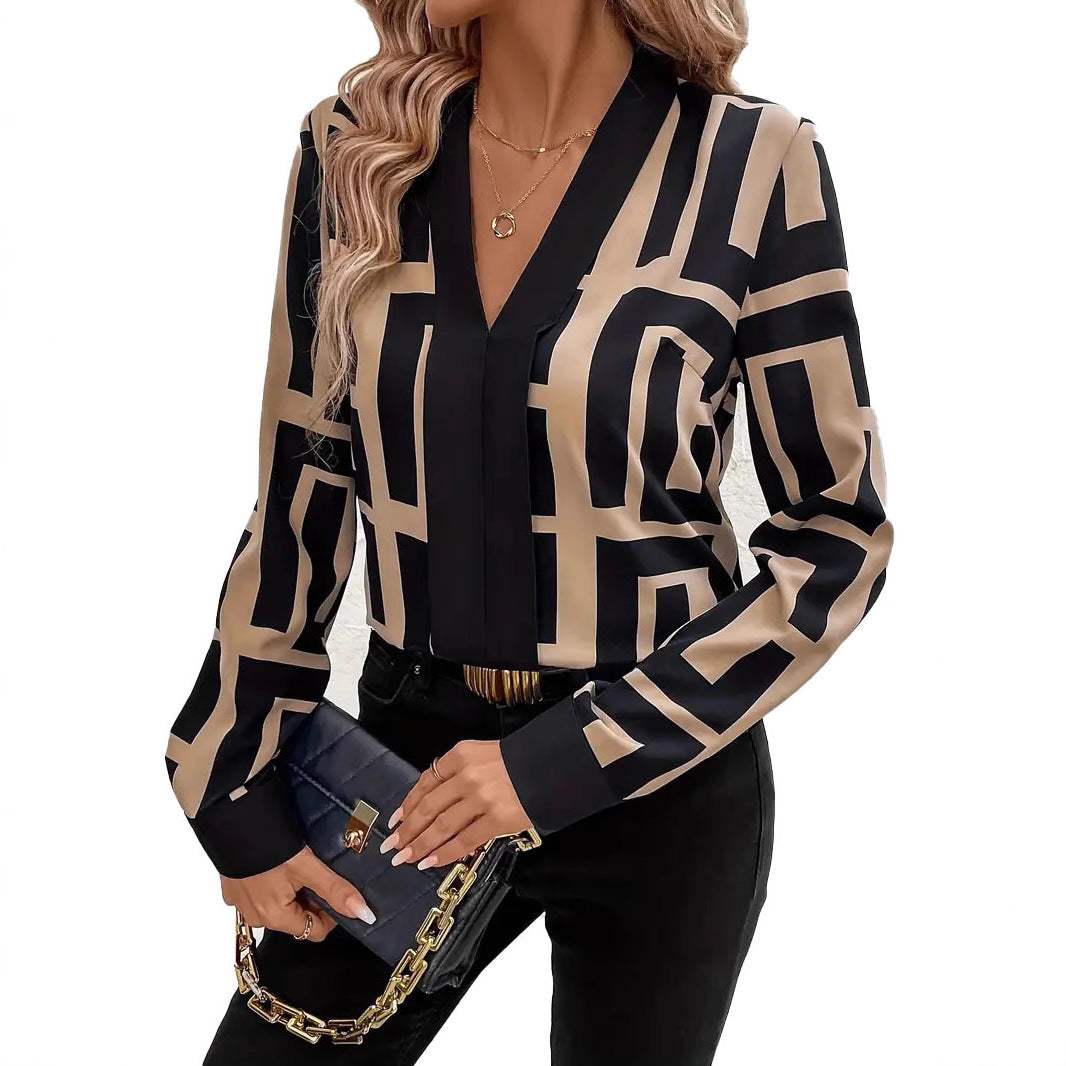 Zwarte damestop met geometrisch patroon en lange mouwen, slim fit stijl, geschikt voor lente en zomer