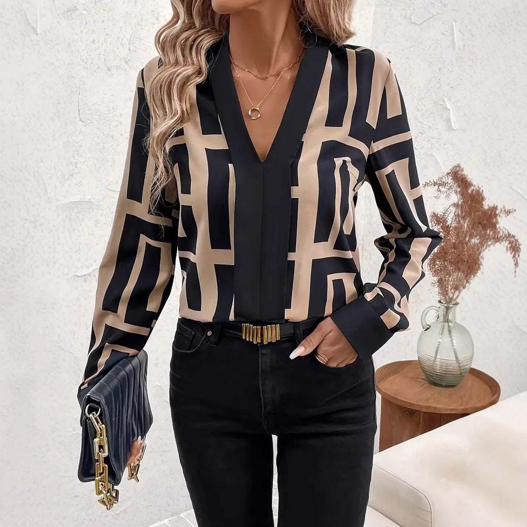 Zwarte damestop met geometrisch patroon en lange mouwen, slim fit stijl, geschikt voor lente en zomer