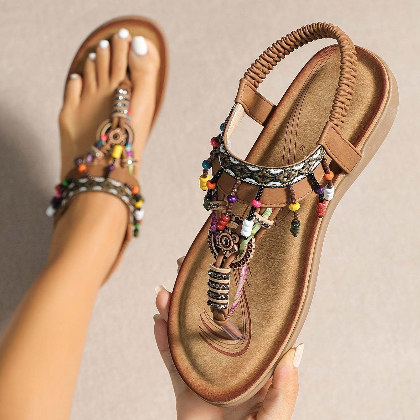 Bohemian etnische stijl platte sandalen met hanger en strass-steentjes in karamelkleurige elastische band