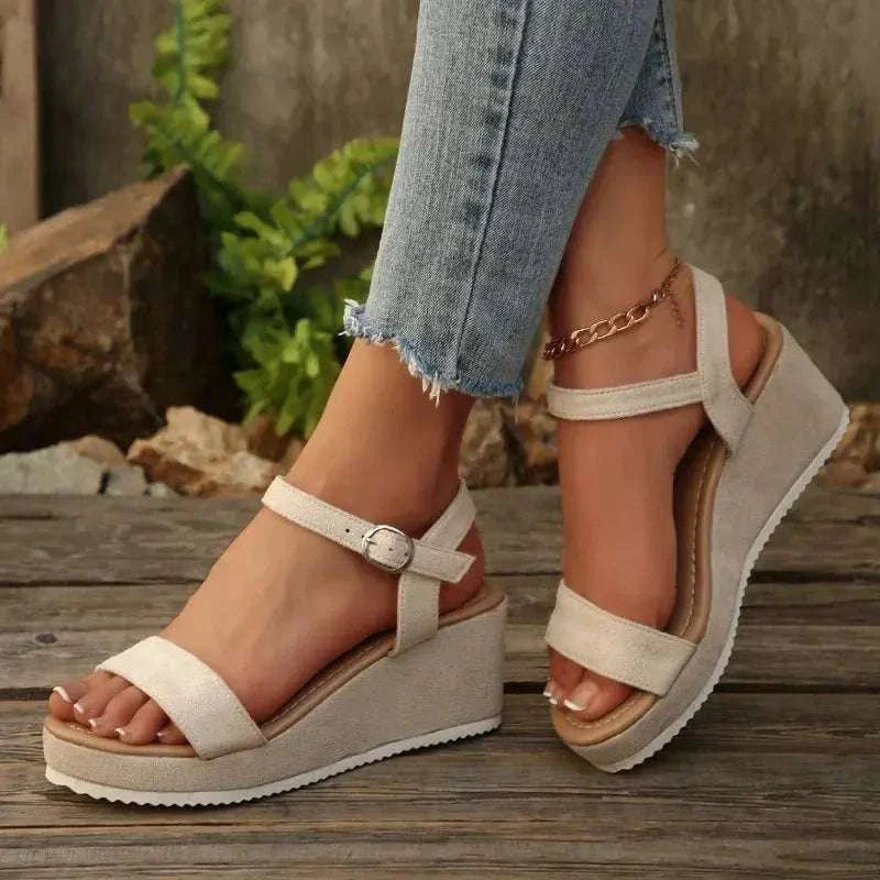 Beige Nieuwe zomer dames wedges sandalen met bandjes en gesp, open teen, medium hakhoogte, casual stijl