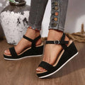 zwarte Nieuwe zomer dames wedges met enkelband en gesp, casual flanel gladiator sandaal met rubberen zool en medium hak