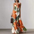 Vrouwelijke zomerjurk met bedrukte gordel, oversized swingrok en grote oranje bloemenprint