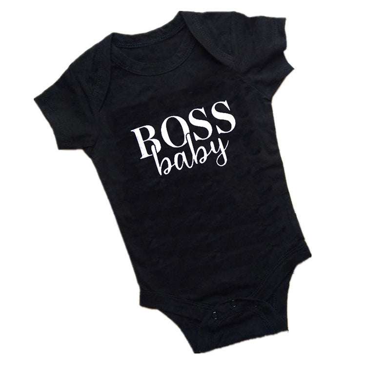 Moeder en baby dragen zwart ouder-kind pak met tekst Boss lady en Boss baby tshirts