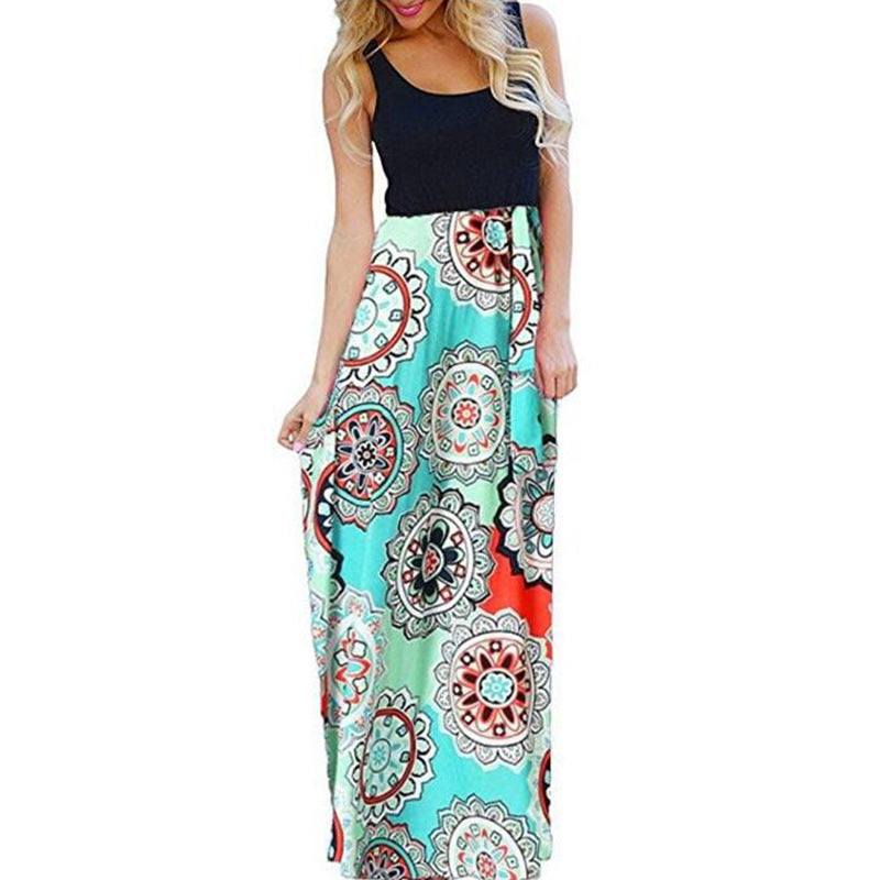 Slanke lange bedrukte mouwloze jurk met zwart bovenstuk en kleurrijke bloemenprint rok