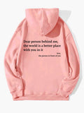 roze dames hoodie met pluche letters en liefdevolle tekst op de achterkant